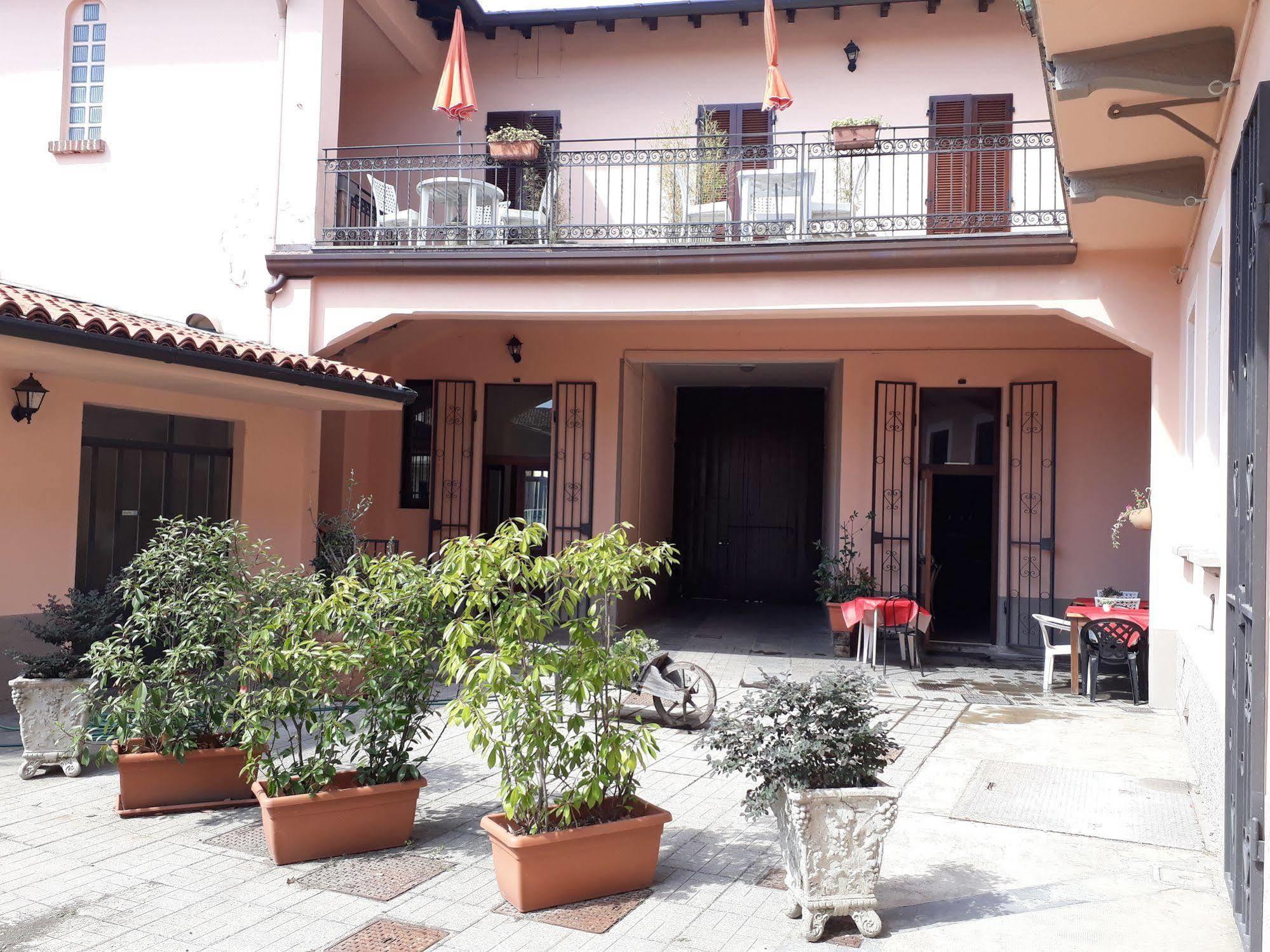 La Corte Del Poeta Hotel Buscate Eksteriør billede